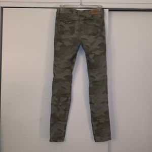 Abercrombie and Fitch camouflage skinny jeans size 0 w25